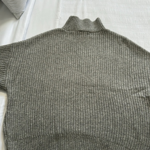 Express -Size XS- grey sweater - Picture 8 of 9
